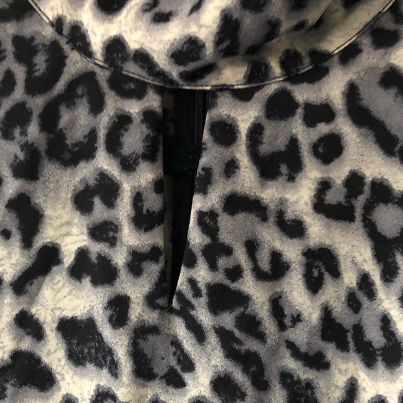 GRACIA puff frill sleeve cheetah blouse. - Picture 6 of 8